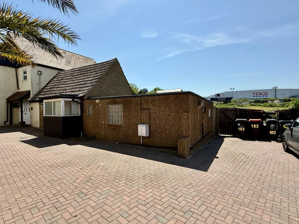 Lot: 54 - SITE WITH PLANNING FOR THREE DETACHED HOUSES - Semi-detached bungalow